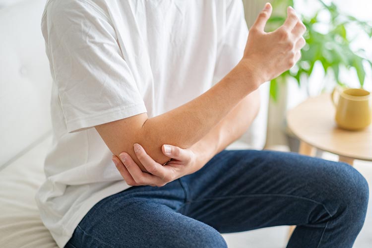 手・肘のイメージ写真